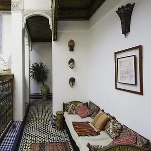 https://riad-laayoun.hotelfesmorocco.com